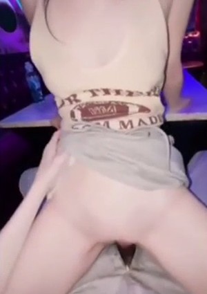 KTV乐趣多白虎粉乳蜜桃内射美女刺激好满足 Chinese homemade video