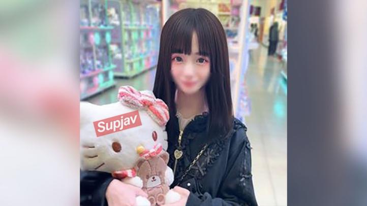 天真烂漫笑脸48cm极品萝莉身材，小个子软绵绵美乳忍不住半内半外狂射了