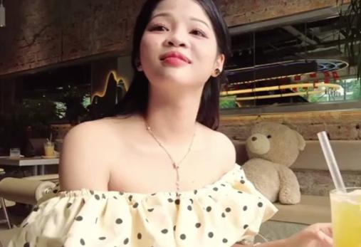 街头猎艳！街头搭讪粉嫩白虎嫩妹 肆意玩穴 汁水都被逗出来了 Chinese homemade video