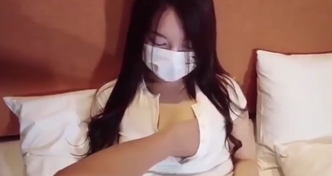 【绿帽】外卖送货小哥懵逼了，我只是来送个外卖而已 Chinese homemade video