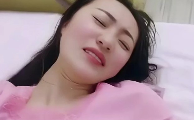 平常温文尔雅的语文老师被扣出水后彻底变成骚母狗 Chinese homemade video