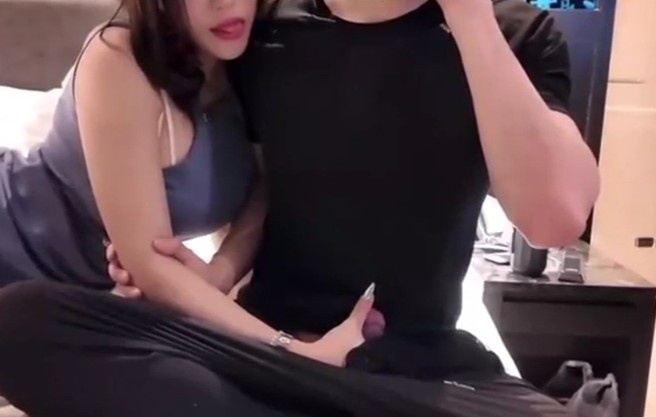 也不让我好好打电话啊 看我不收拾你 Chinese homemade video