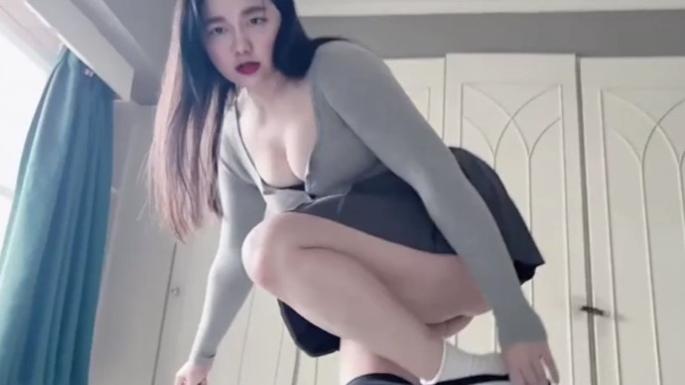 这种微胖的逼才是最肥的！操大屁股骚逼挤压感淫水四溅 Chinese homemade video