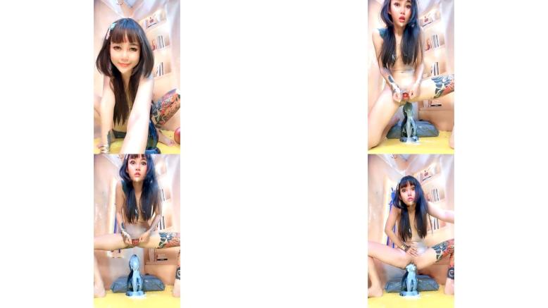 疯狂大美妞性感纹身全程露脸极限扯逼，驴鸡巴长的道具插进骚穴都能顶到胸，拳交抠穴