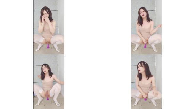 白丝伪娘 我要大鸡吧哥哥 下贱母狗就是不分场合 随时随刻地发情 撸自己的废物鸡吧