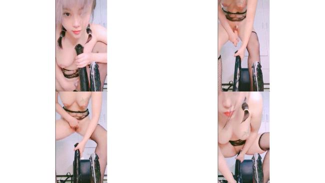 漂亮美眉 你想她插哪一根 长的还是粗的 不管哪一根 以后老公就没办法满足了