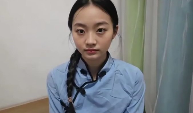 涉世未深的学妹，连娇喘都不敢大声，漂亮的脸蛋和挺拔的双峰，简直是初恋 Chinese homemade video