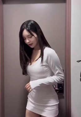 体验韩式情趣香滑精油spa,手法暧昧从肩背滑到翘臀私处，效果发作 Chinese homemade video_2