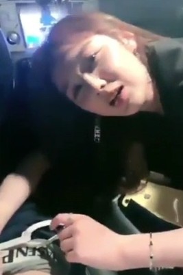 小区里的母狗人妻 Chinese homemade video