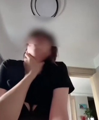 人妻趁着老公不在家，偷约情夫来家里做爱 Chinese homemade video