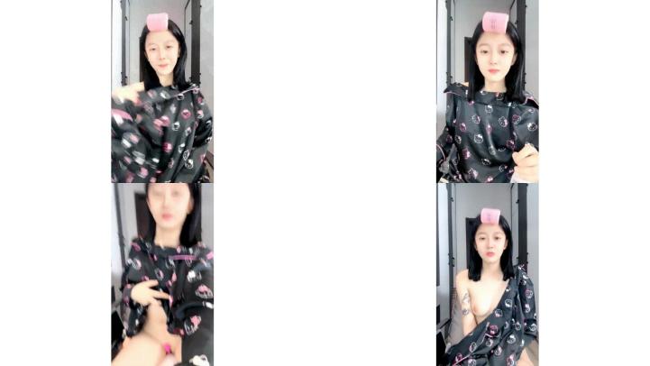 颜值很高的妹子又来发骚，全程露脸大秀直播，口交假鸡巴跟狼友互动撩骚，粉嫩骚穴特写展示，奶子比心道具插