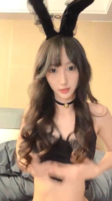 近期全网下海最极品青春漂亮的女神  偶像明星般的9分顶级颜值  大大的眼睛炯炯有神 高挑的身材
