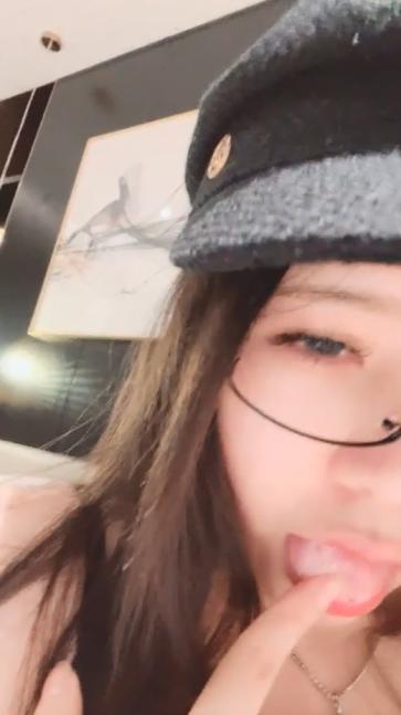 刚播粉嫩性感女神密码房大秀  珍珠内裤极品肥穴  脱衣舞换装很会玩诱惑  奶头小穴多很粉  掰穴特写很紧致