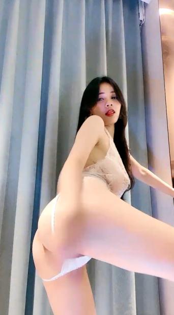 魔鬼身材极品巨乳颜值女神  简直完美腰细胸大  情趣装撩起内裤掰穴 裸舞诱惑晃动奶子  揉搓阴蒂娇喘