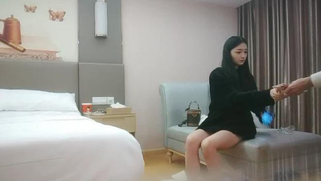 173CM高个极品女神  撸着JB深喉口交  抬腿侧入爆插小穴 搞得妹子受不了