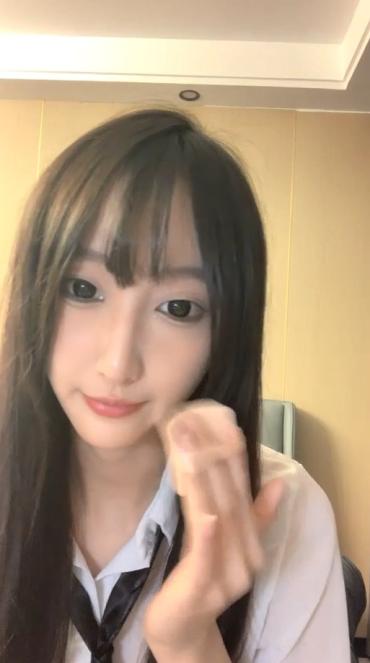 近期全网下海最极品青春漂亮的女神  偶像明星般的9分顶级颜值 大大的眼睛炯炯有神 高挑的身材
