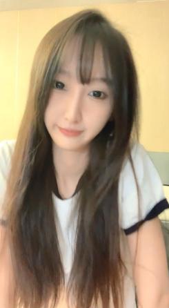 近期全网下海最极品青春漂亮的女神，偶像明星般的9分顶级颜值，大大的眼睛炯炯有神 高挑的身材