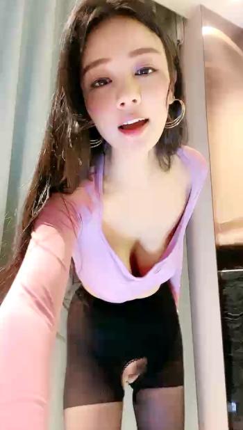 今日强力推荐-绿播转黄刚下海爆乳美女，身材完美开档丝袜 柔软大奶子晃动 浴室湿身翘起极品肥臀