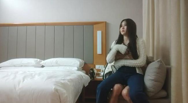 170CM女神级兼职美女  细腰美腿  解开衣服猛揉奶 怼着骚穴猛操 持续输出妹子操懵逼