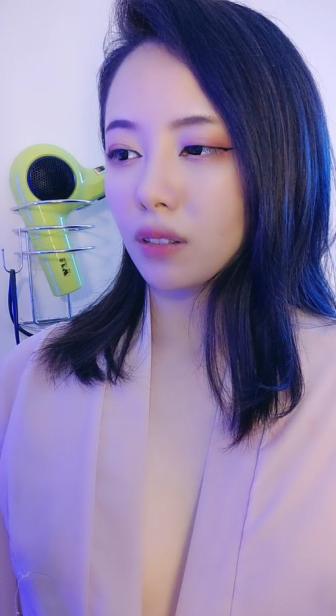 气质御姐真实女同带假屌操逼  浴室洗澡互相喷尿  舌吻摸穴很是享受  翘起大肥臀丁字裤  骑脸舔多毛骚逼 穿戴假JB爆插