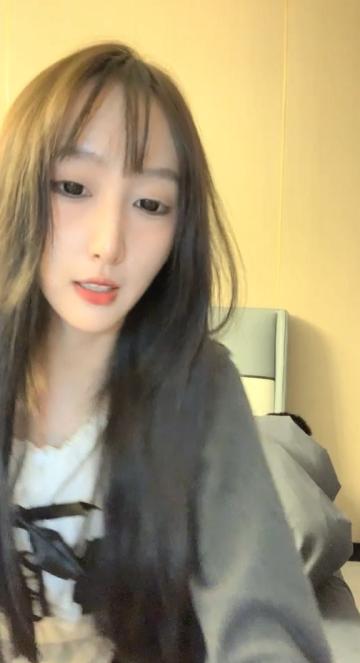 【撸点极高】九分超高颜值19岁美少女  偶像明星级别颜值 吊打各路网红 刚发育好的奶子最可口 收益榜日入好几千