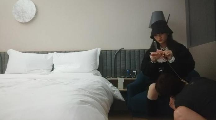 抖音网红  女主播深夜兼职  外围女神场场精彩 神似王鸥 大长腿女神 打桩机的目标就是操哭她