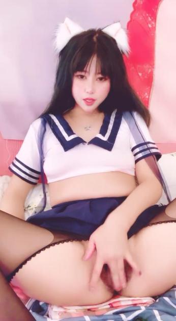 多毛粉穴婴儿肥极品美女  手指扣入淫水直流  边自慰边说骚话  扣的水声哗哗  快高潮了加快速度  搞的太爽直浪叫
