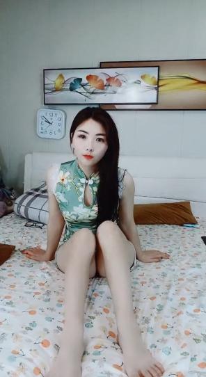 【极品瑜伽教练】第二炮  旗袍美人 黑框眼镜 高跟性爱 真是难得一见的百变俏佳人 性感尤物男人的加油站