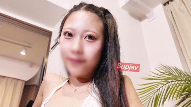 高挑美女纤细曲线诱人，指法与电动按摩器刺激剃毛小穴