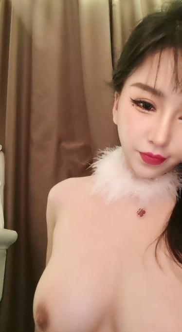 身材好到爆炸丰乳肥臀美妞 长相妖艳喜欢诱惑  一线天馒头逼  黑色网袜脱下丁字裤  顶级美臀抖动  搔首弄姿很是诱人