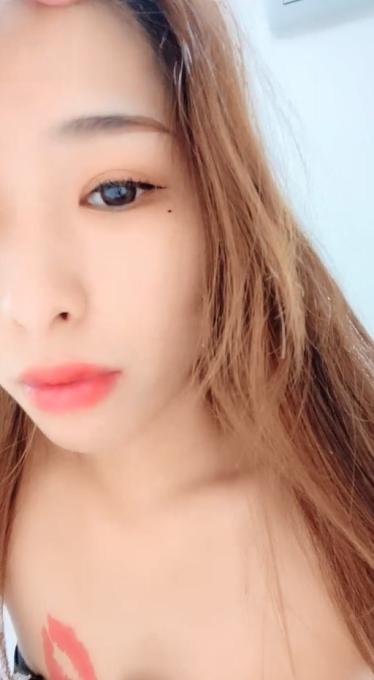 【后入的小姐姐】，全网第一电动美臀，这高频率抽插哪个男人扛得住？？？舌头超灵活，极品尤物，最佳性爱小骚货