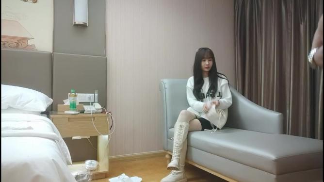高品质探花，深夜再约极品萌妹，扒掉衣服大奶子，骑乘爆插多毛骚穴，爽的受不了浪叫