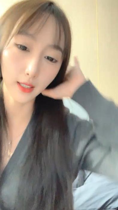 【撸点极高】九分超高颜值19岁美少女 偶像明星级别颜值 吊打各路网红 一等一粉嫩的鲍鱼