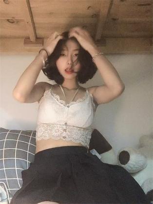 【最新自购❤️极品颜值】最新一少举牌系列之茶茶定制视频 超颜值美女全裸玩穴高潮 完美露脸