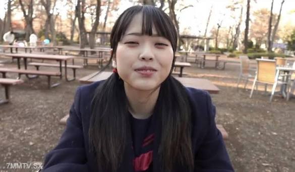 首次拍摄、露脸！内向看似文静的双马尾女学生水手服