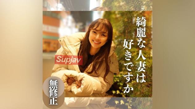 名牌大学女大学生校内被脱下内衣，浓密阴毛暴露后上课