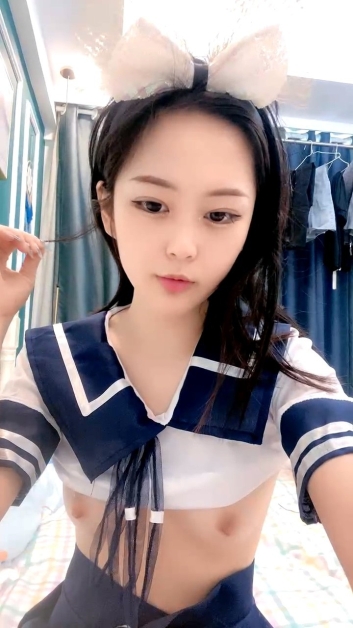校花级美女丝袜制服情趣诱惑，全程露脸陪狼友嗨，淫声荡语风骚妩媚，极品好身材口交假鸡巴，道具抽插秒硬