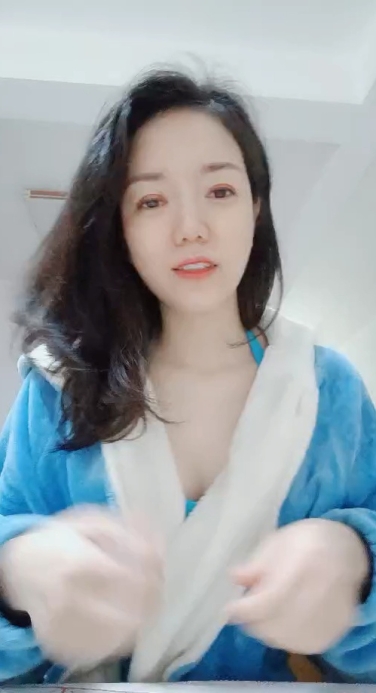 车晓小幼师--文文静静少妇❤️，私下也是一个瑜伽爱好者，在家跳蛋震得高潮导致尿失禁，叫声好大啊，隔壁都能听到！