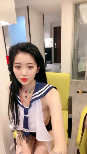 独乳风骚--诺宝宝❤️这乳舞颜值无人能及，露脸大秀，爱笑的女孩挣钱容易，肉棒自慰，呻吟娇喘无法抗拒！
