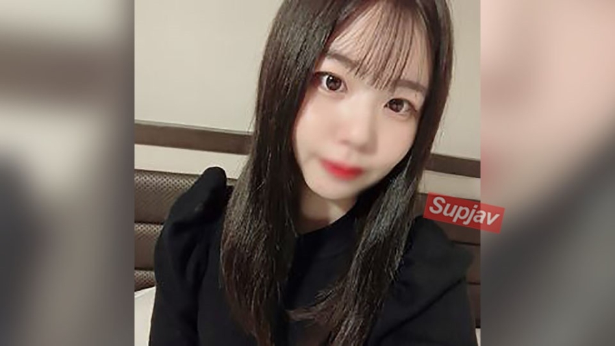娇小艾玛酱首次站立抱起性交便理性崩溃！双腿大张、翻起阴部公开羞耻，第二次见面的中出更加浓厚♡