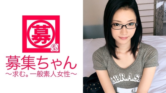 SSS级眼镜女大学生美雪酱，想与专业AV男优做爱而报名，美貌纤细不输模特艺人，立志当秘书正努力学习
