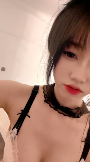 超棒身材美乳网红女神！揉捏奶子超粉嫩 脱下内裤特写嫩穴 摇摆扭腰更是诱惑